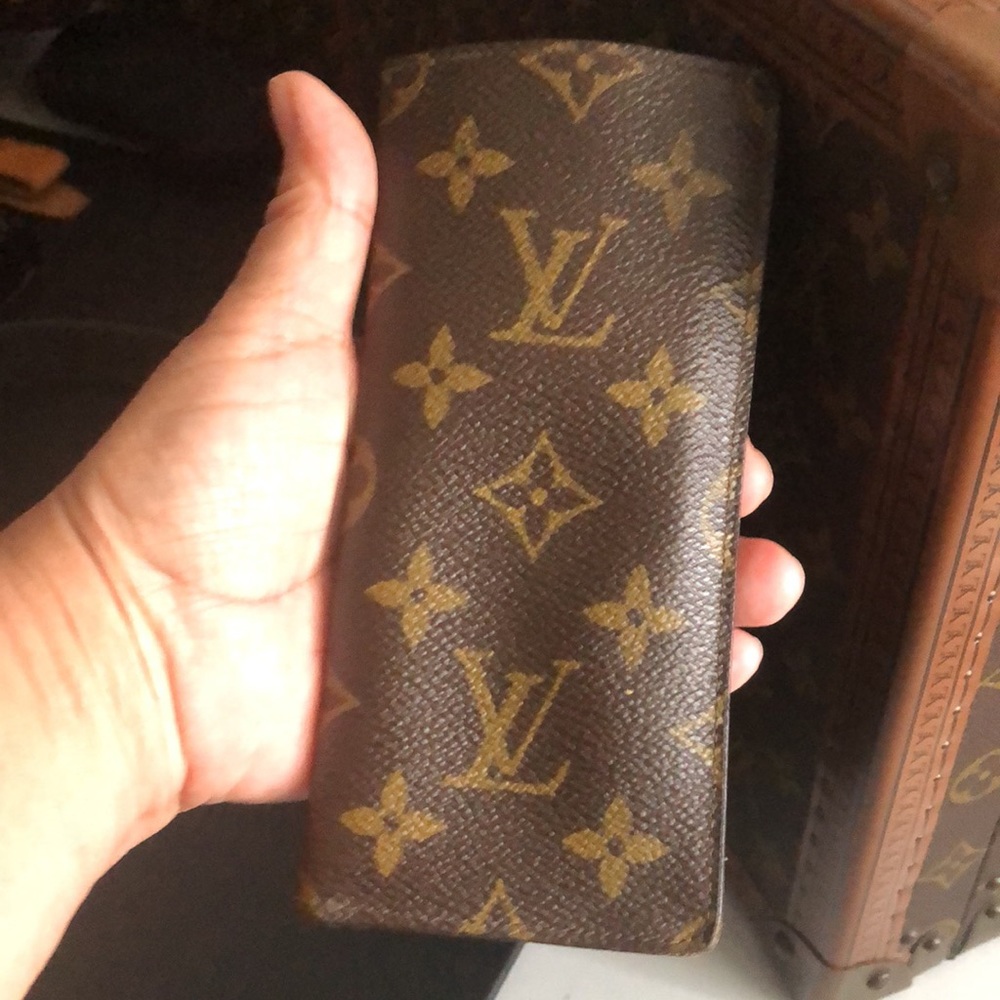 Louis Vuitton - Picture 6 of 9
